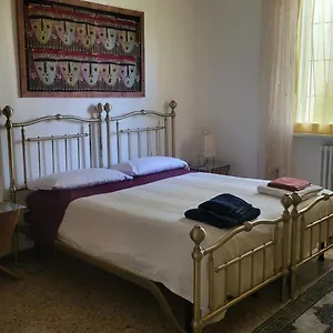 La Casa Di Lucia: Grande Con Balcone , Brescia Italia